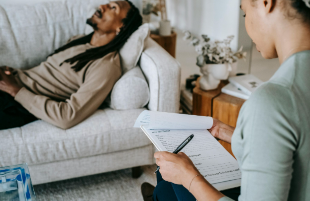 Psychiatrist in California Works With Contigo